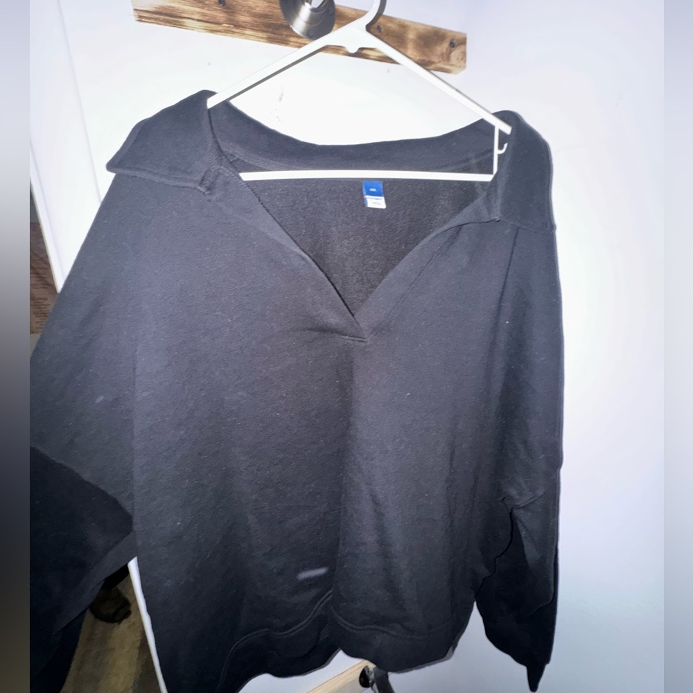 Black pullover